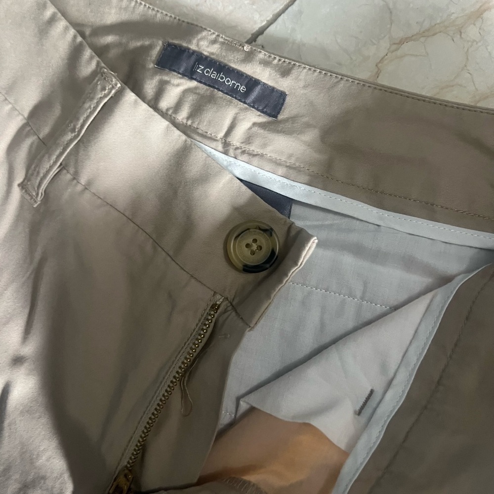 Liz Claiborne Women’s 8P Audra Capri Pants Khaki Beige Soft Petite - Picture 2 of 5